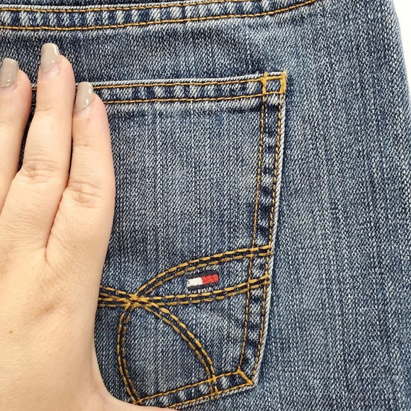 Tommy Hilfiger Women's Y2K Medium Wash Cut Off‎ Frayed Hem Denim Shorts Size 6 - Picture 6 of 8
